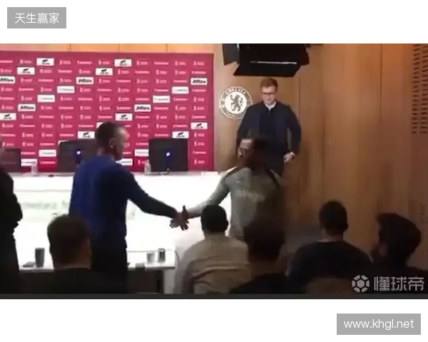 有风度,罗塞尼尔在切尔西首场发布会前与在场所有记者一一握手